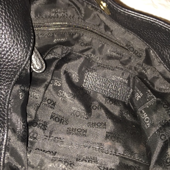 Micheal Kors leather purse, gently used - Picture 3 of 4